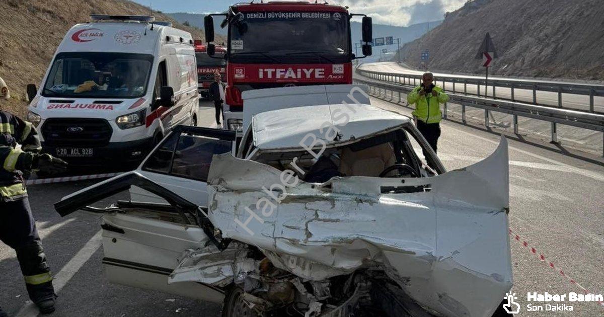 "Denizli'de Korkunç Kaza: Kamyona Ok Gibi Saplanan Araçta Can Pazarı" başlıklı haber için fotorealis